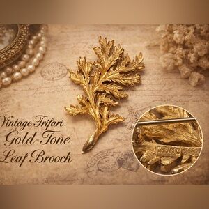 Vintage Crown Trifari Large Goldtone Leaf Brooch mid 50s to 60s